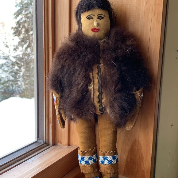 Inuit Art handmade DOLL, Sewn Face, Articulated Nose, Hair, Zipper, Fur, 9” - Picture 1 of 5